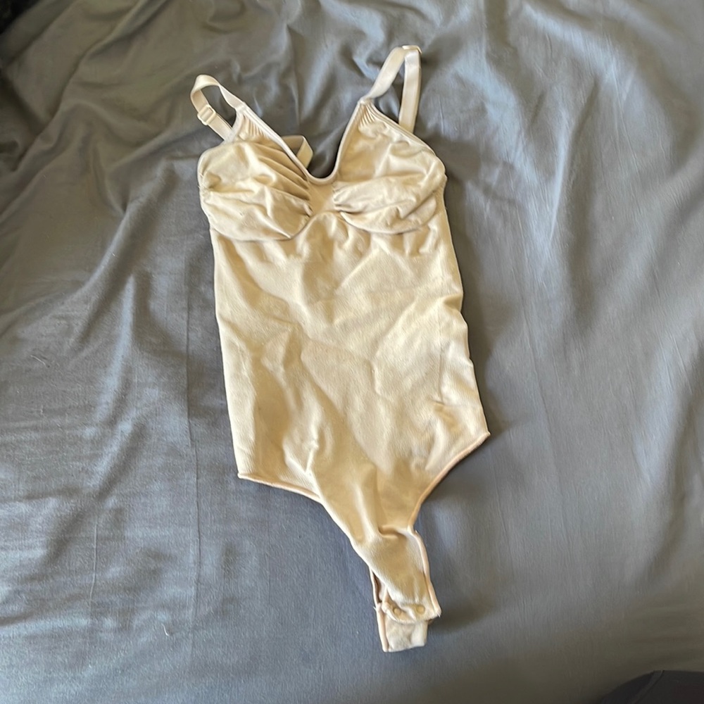 Used condition SKIMS THONG SCULPTING BODYSUIT